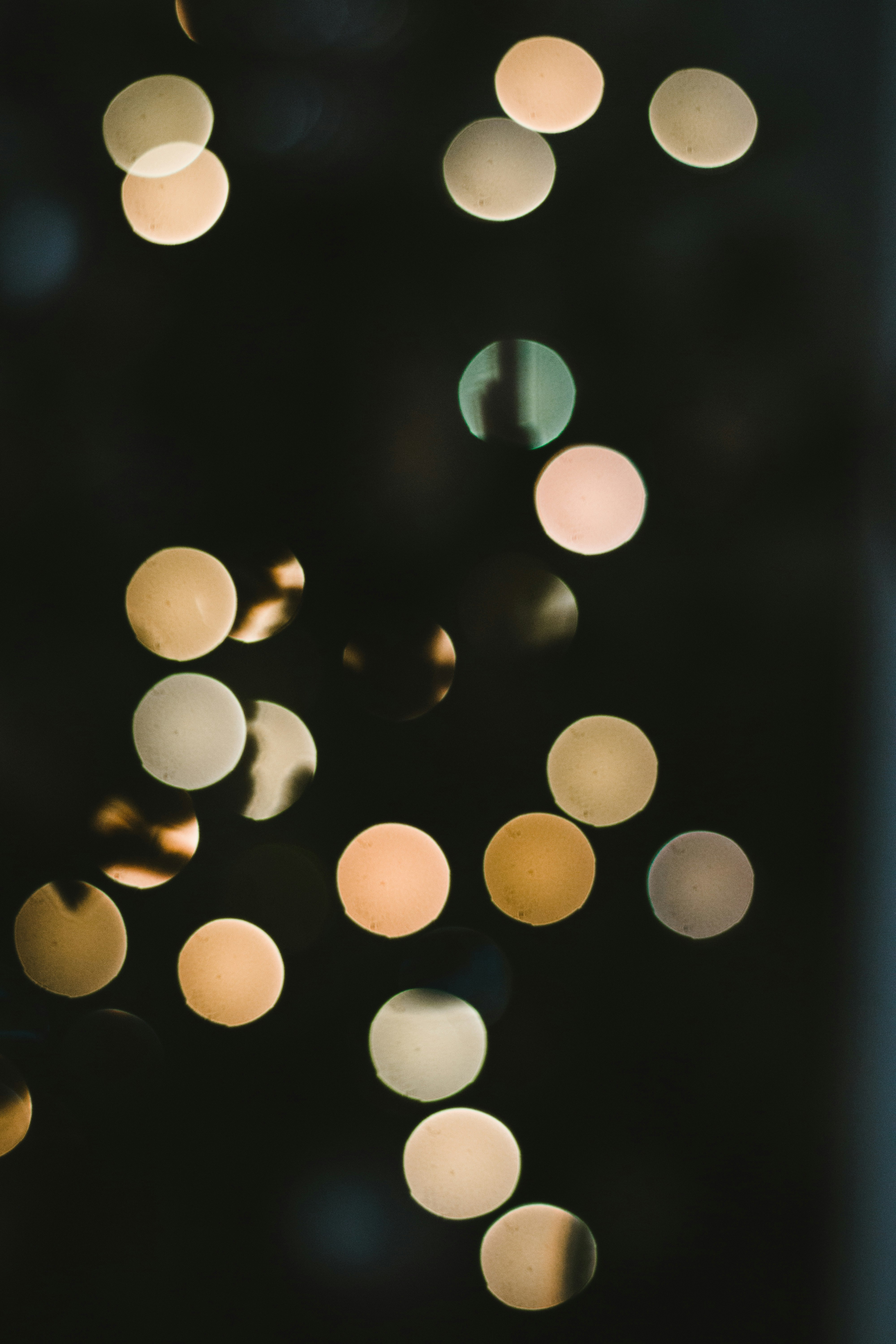 yellow and white bokeh lights