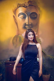 Portrait of Eva M. Günter in a serene therapy room with traditional Chinese decor.