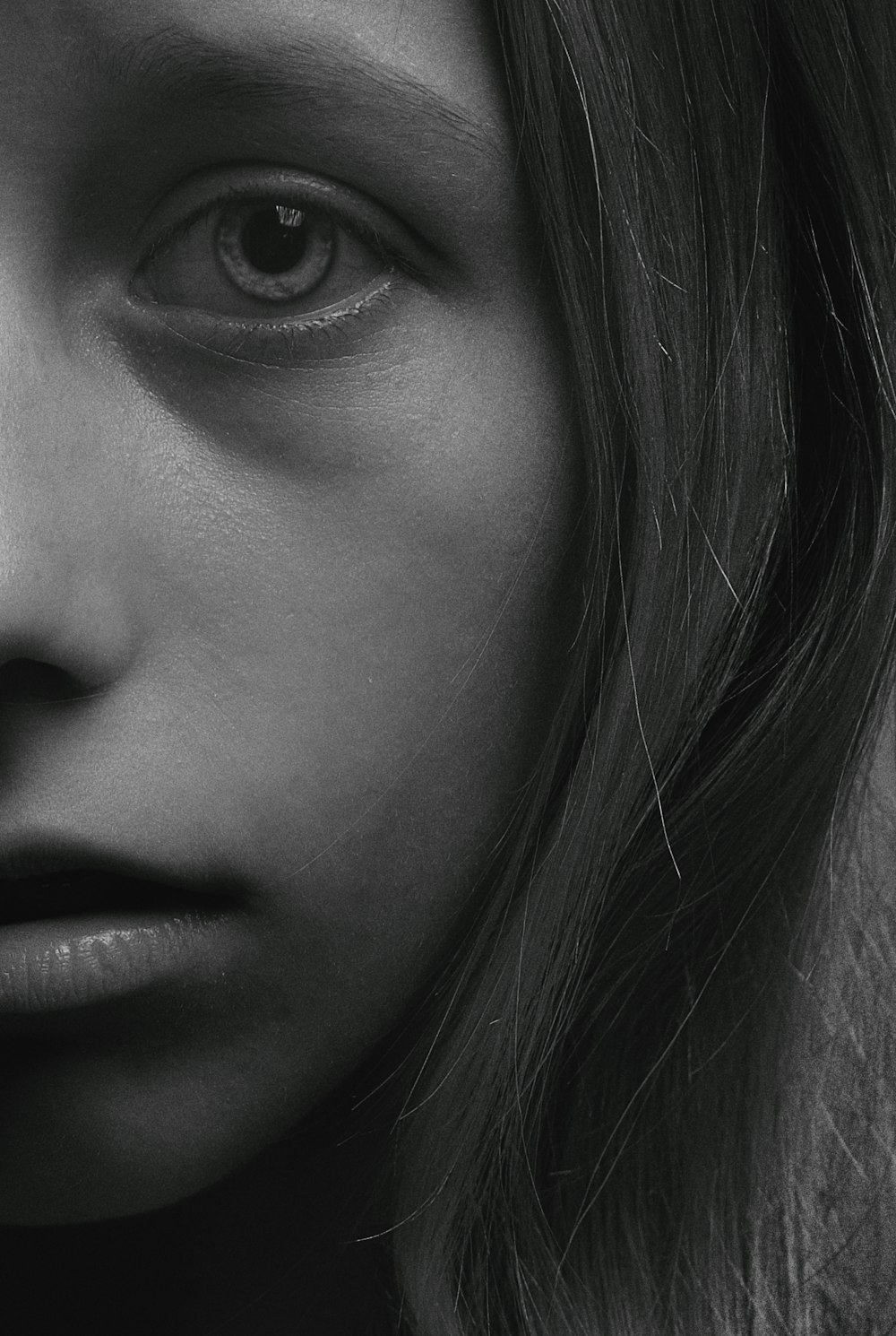 Foto de foto en escala de grises de la cara de una mujer – Imagen gratuita  Gris en Unsplash