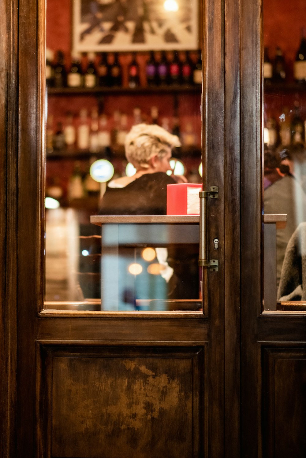 restaurant window pictures download free images on unsplash