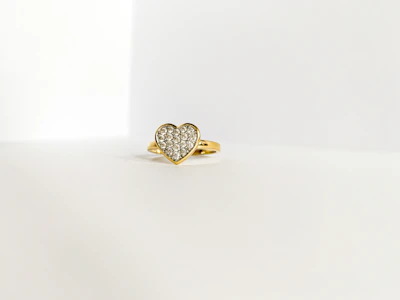 Classic Solitaire – gold plated ring
