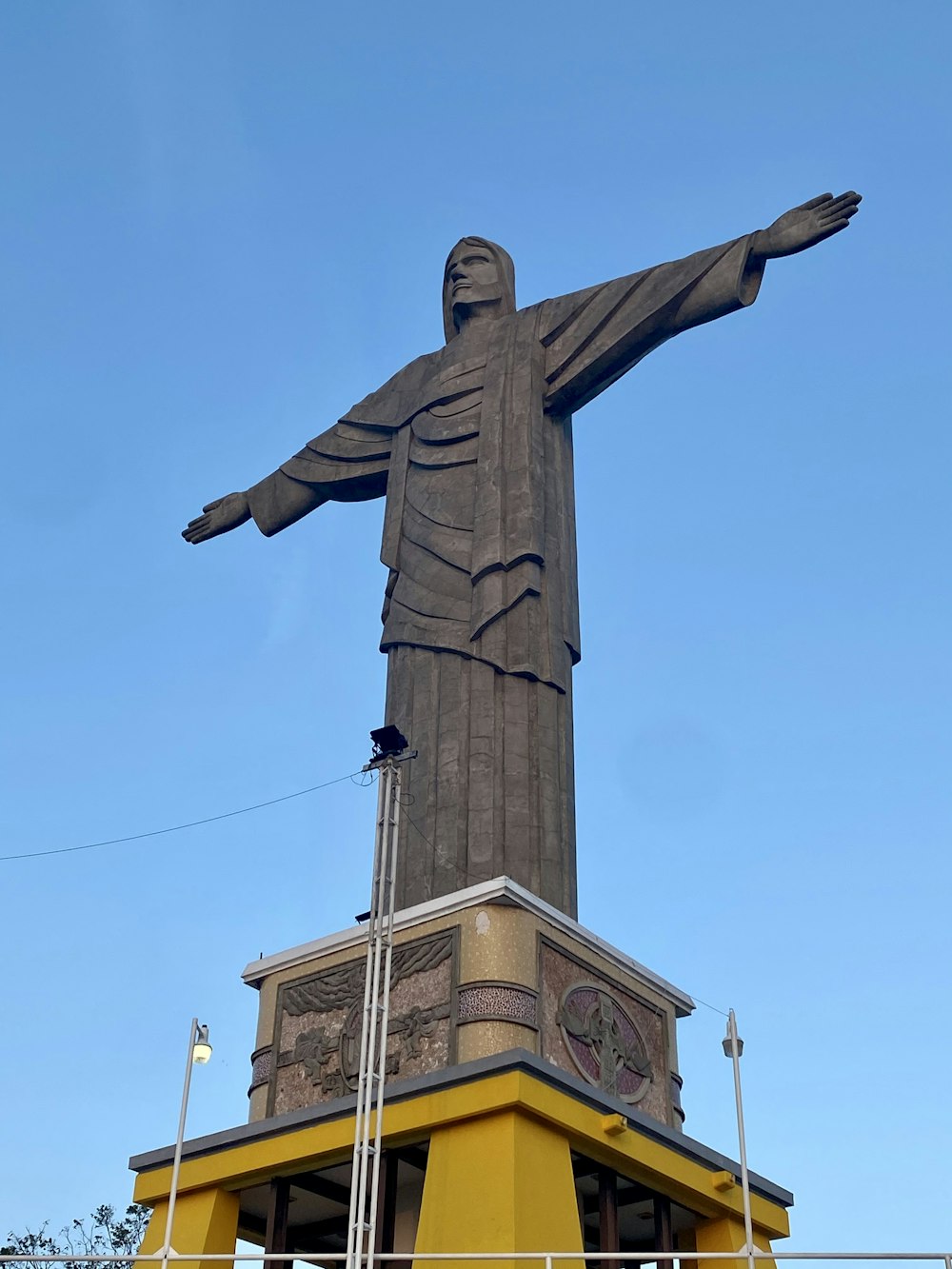 man in robe statue under blue sky during daytime