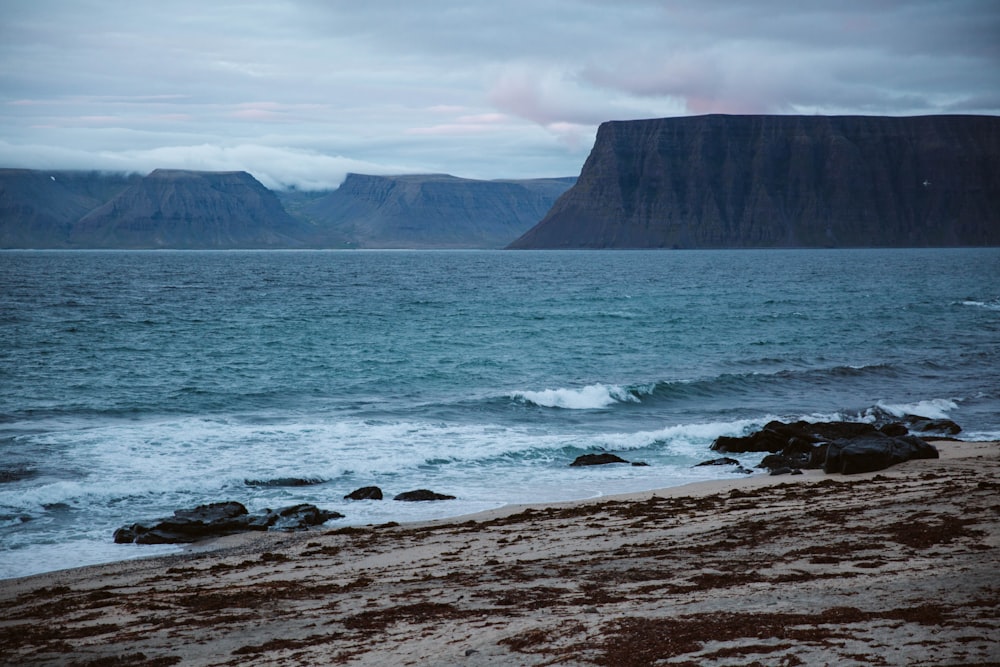 sea waves crashing on shore during daytime