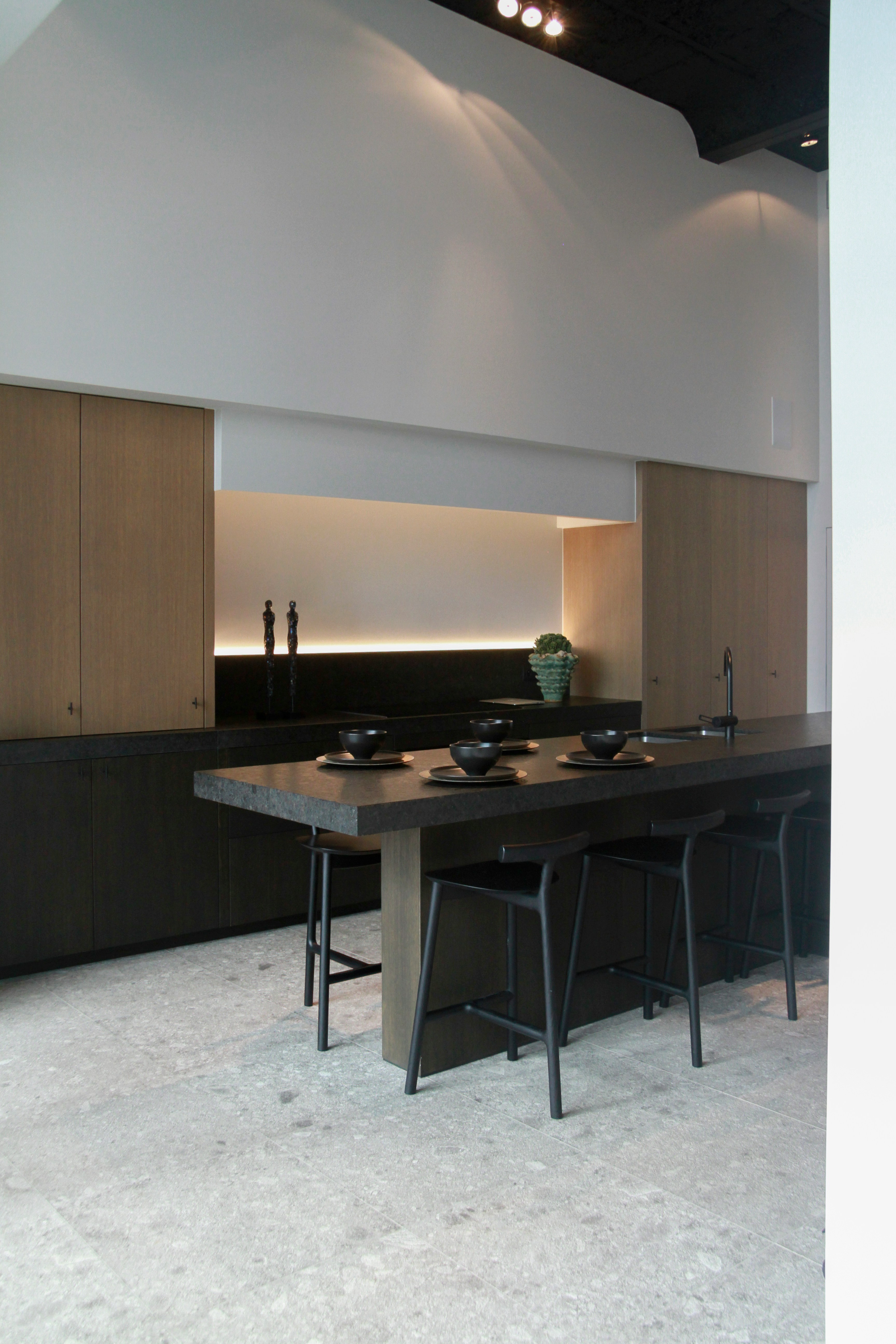 tự vận hành hay thuê quản lý villa
