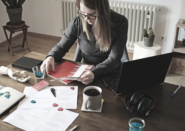 woman in gray long sleeve shirt sitting at the table