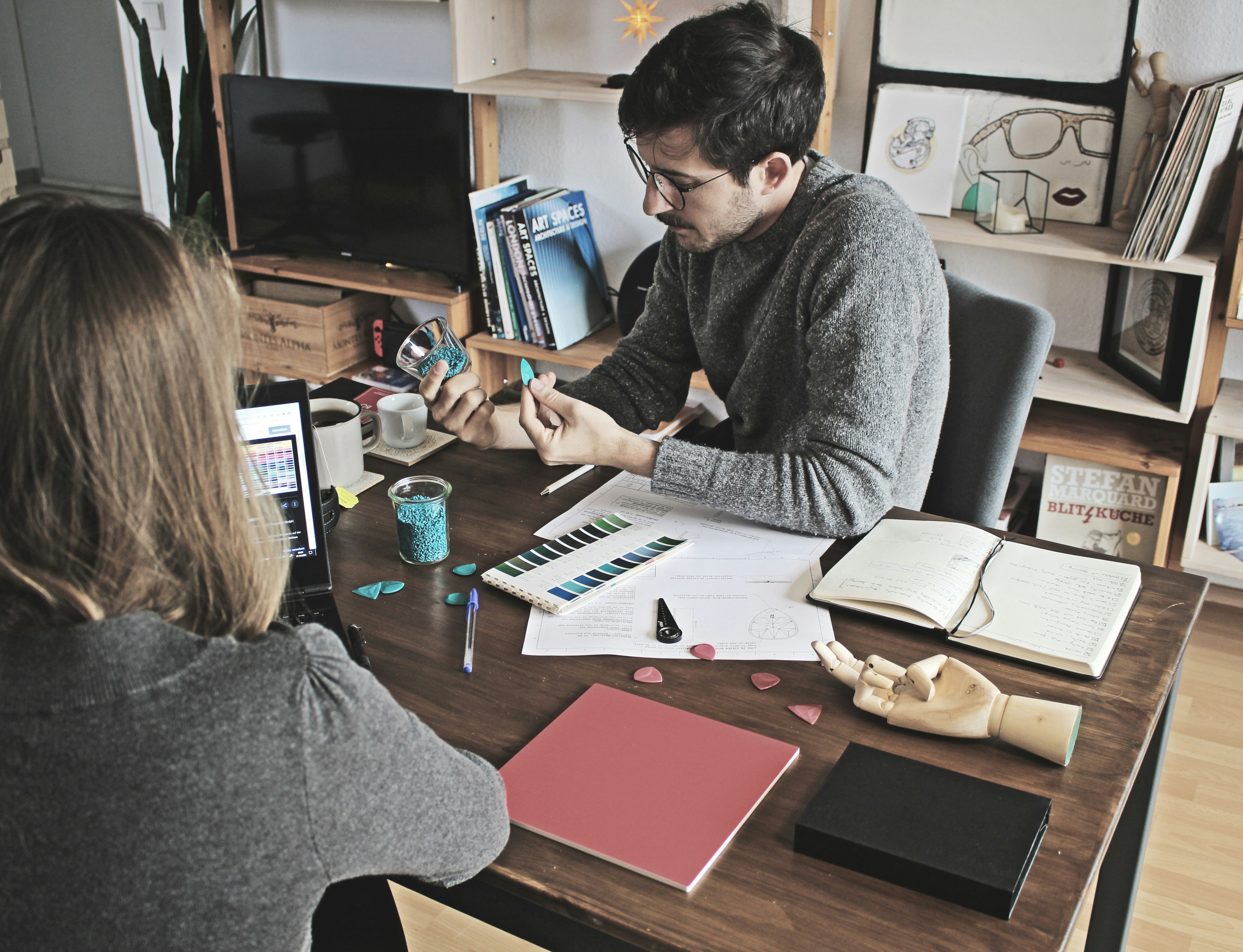 designer client meeting