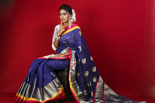 Customer wearing a AAVARAN saree