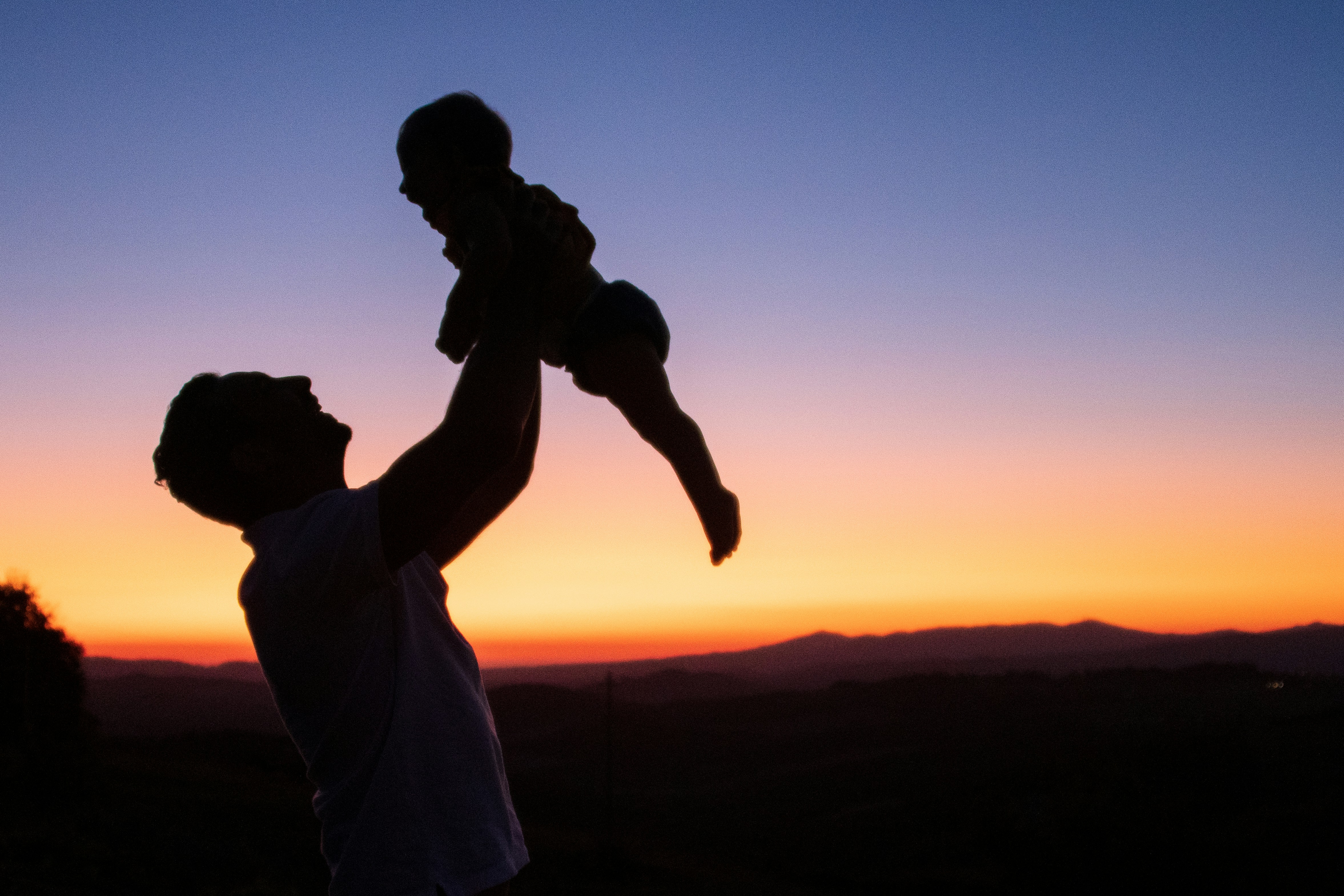 great photo recipe,how to photograph silhouette of man and woman kissing during sunset
