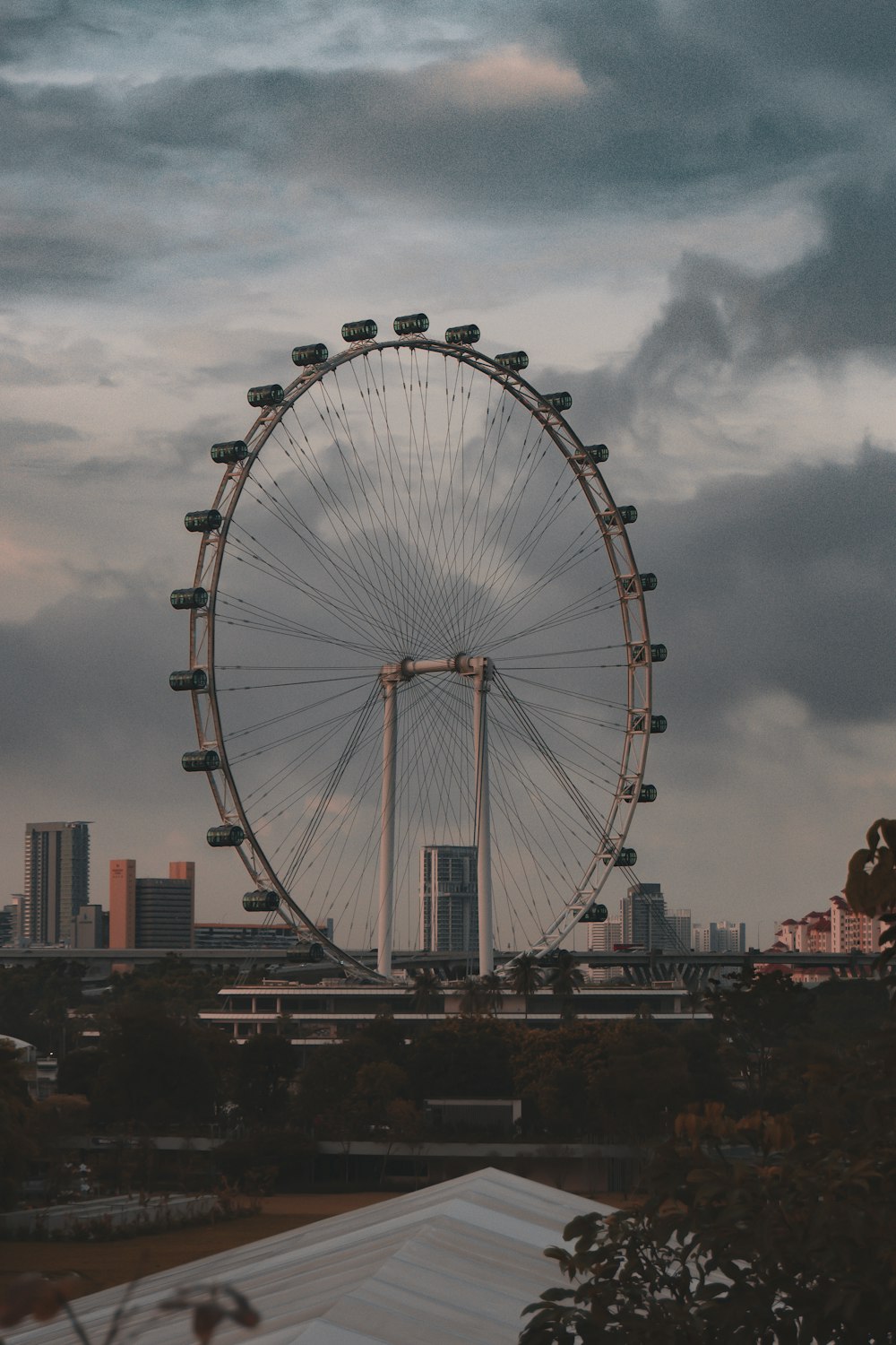 ferris wheel under cloudy sky during daytime