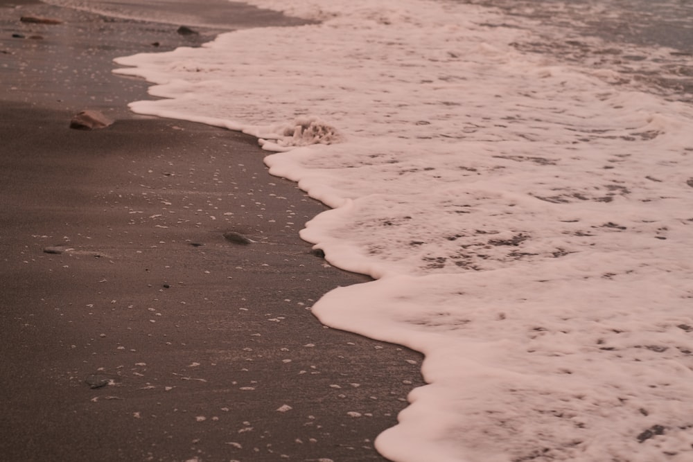 ocean waves crashing on shore during daytime