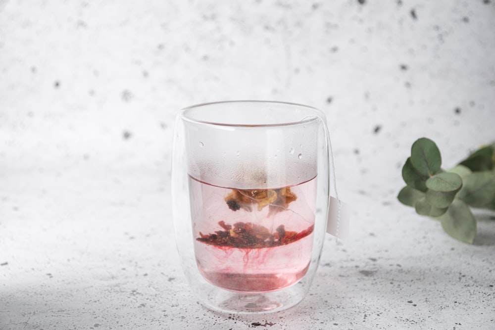 verre à boire transparent avec de la glace