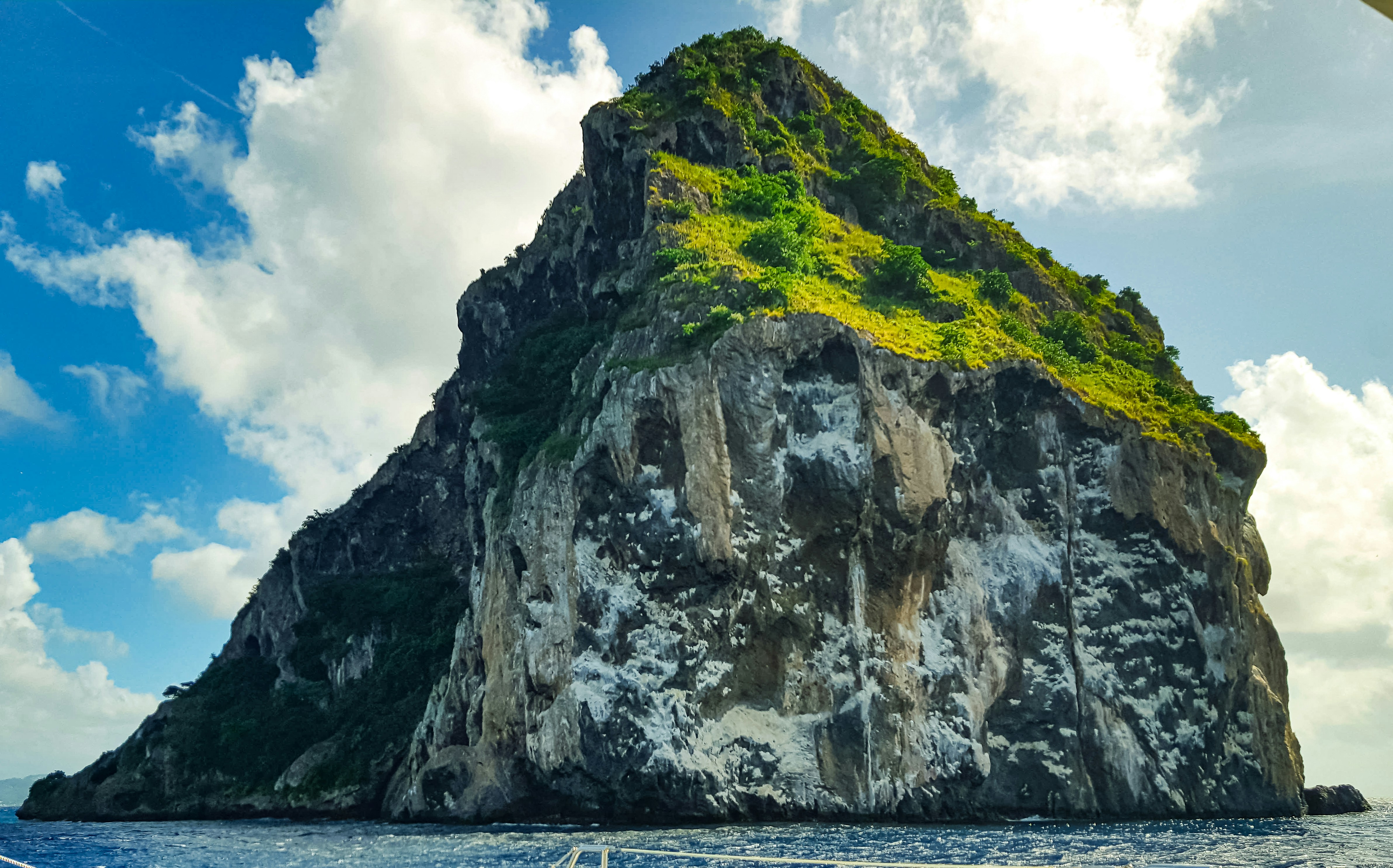 Stay online in the Martinique with a prepaid eSIM from eSIMlii. Instant activation, no roaming charges, and reliable coverage.