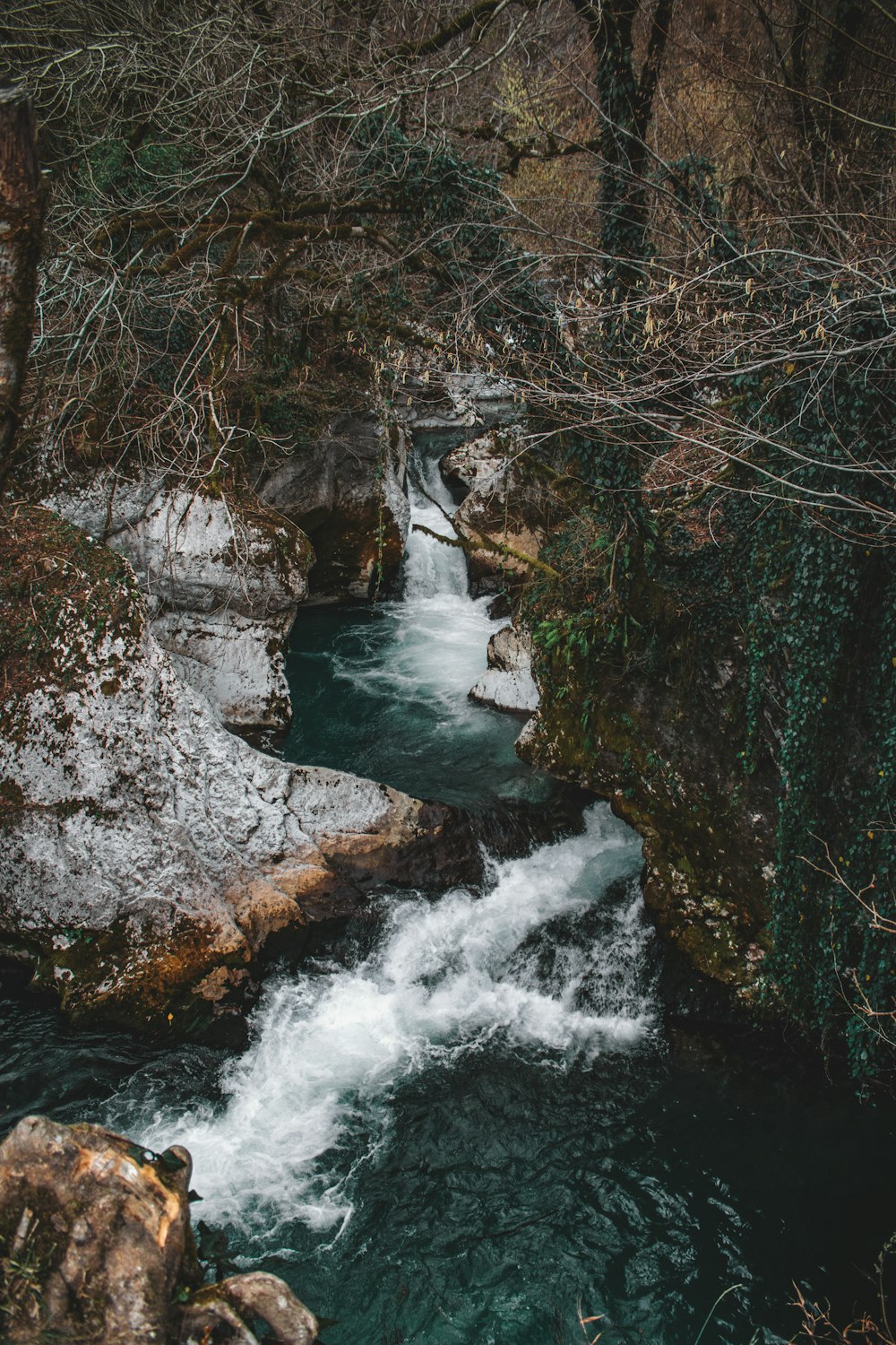 river in between brown rocks