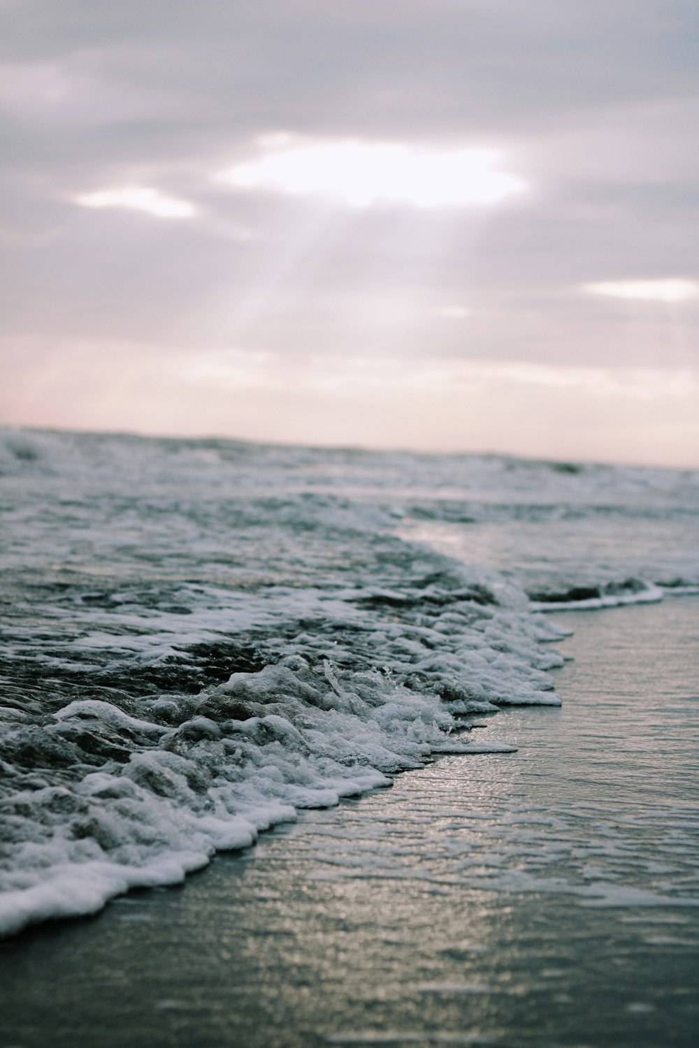 ocean waves crashing on shore during daytime