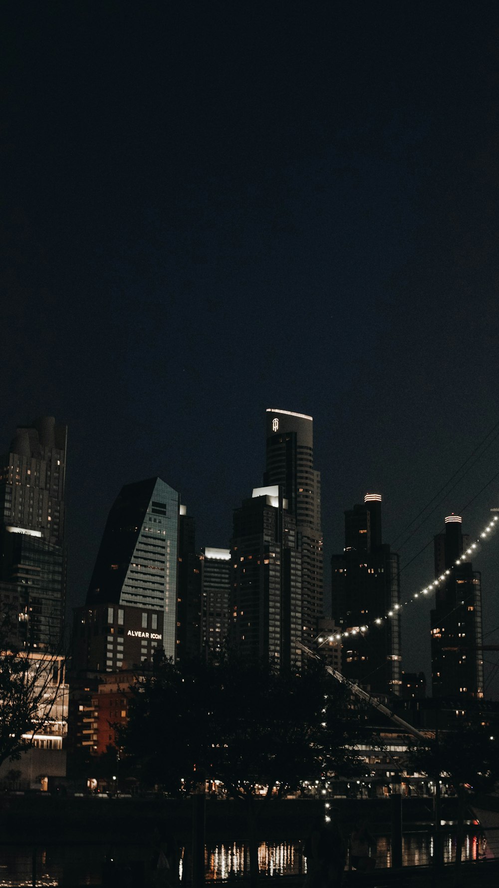 Skyline de la ville pendant la nuit