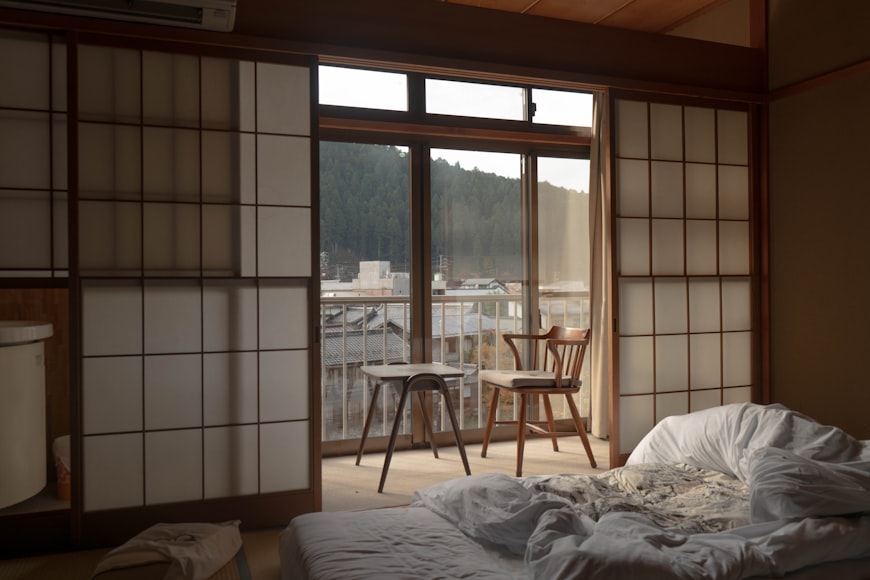 Ilustrasi ruangan khas Jepang. (Dok. Lucas Calloch dari Unsplash)