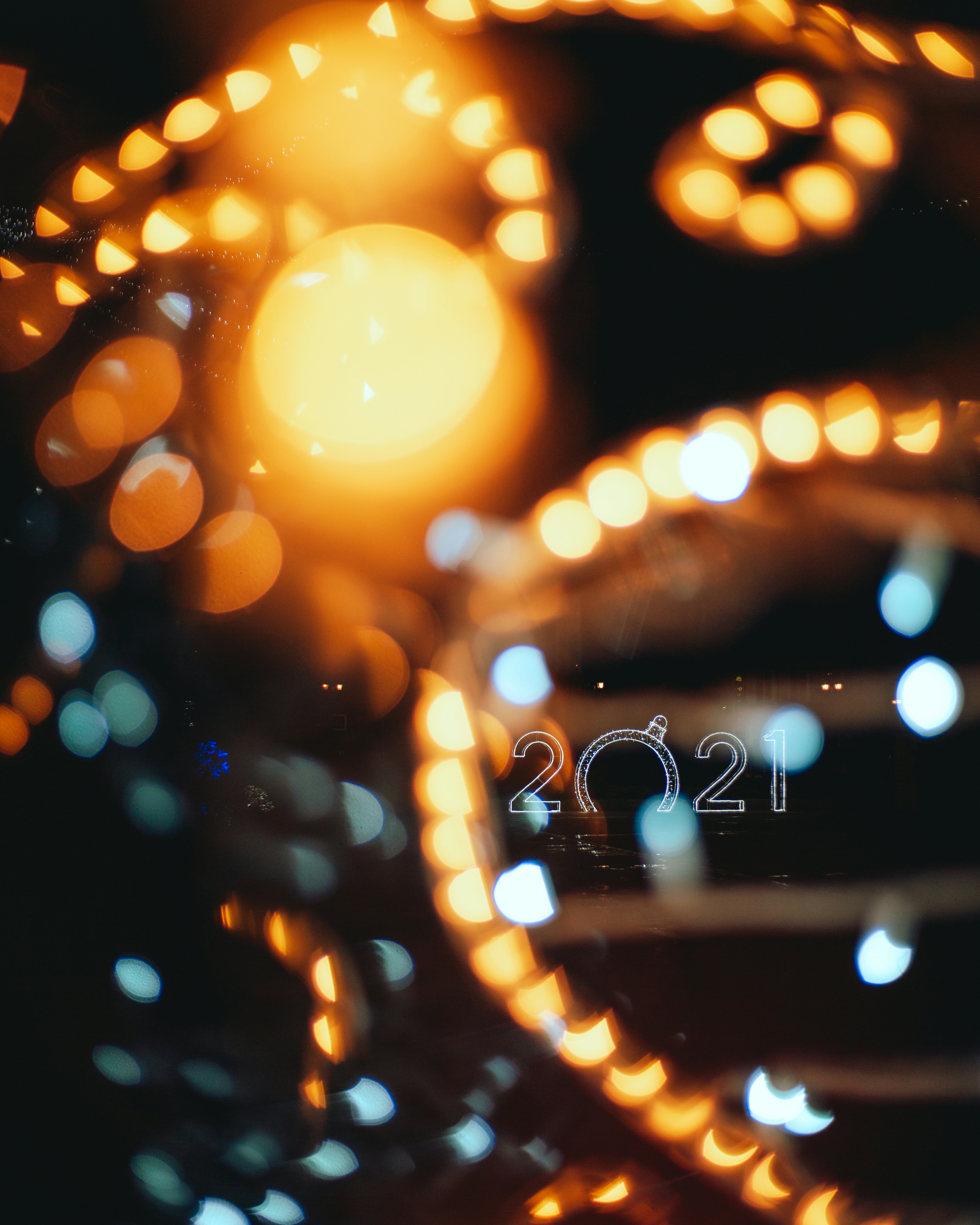 yellow and orange bokeh lights