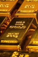 gold bars and bullions representing potential benefits of a gold ira