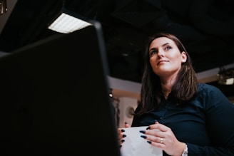 Entrepreneure influente avec une communication impactante