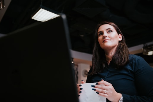 Entrepreneure influente avec une communication impactante