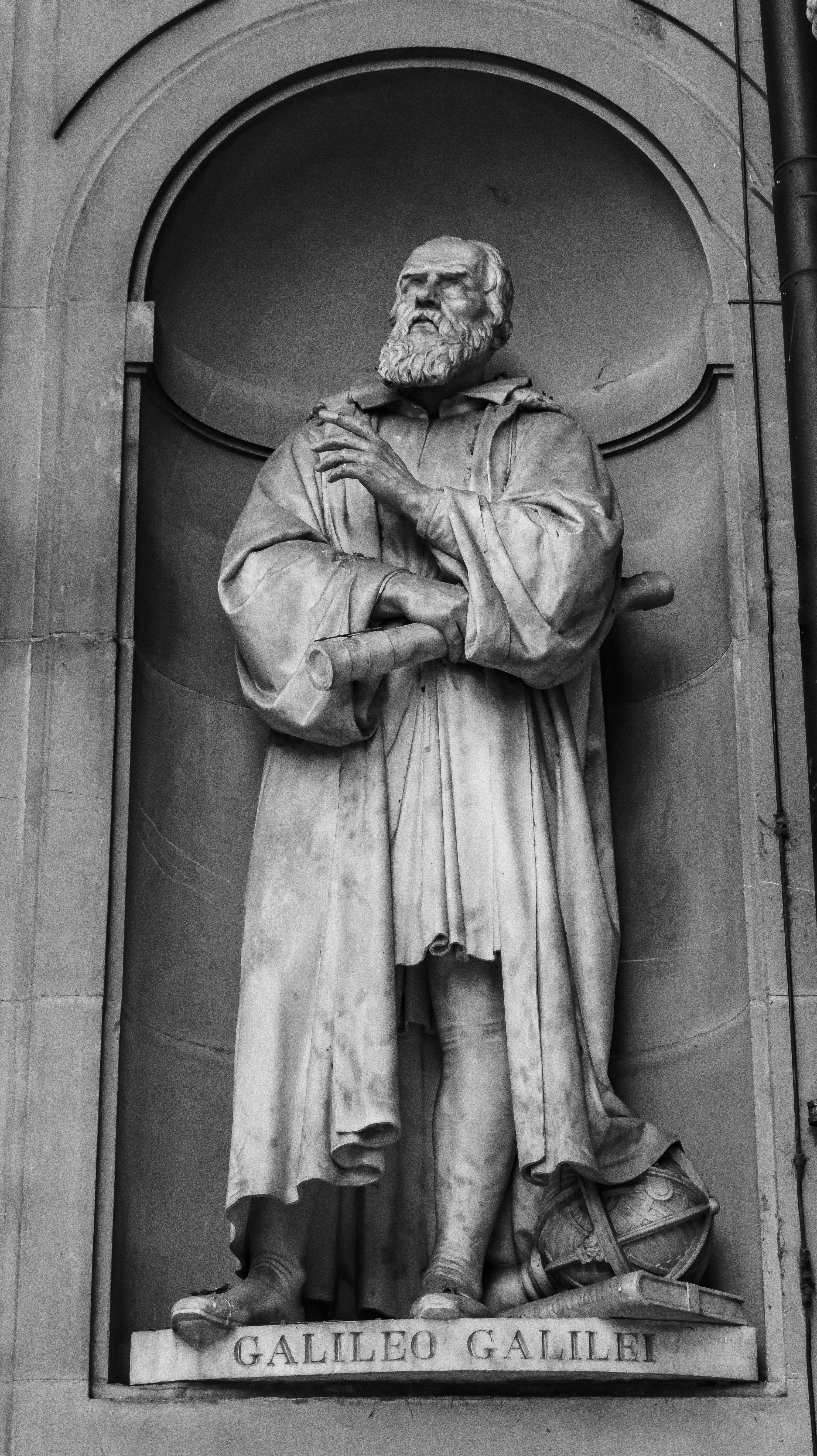 gray concrete statue of man