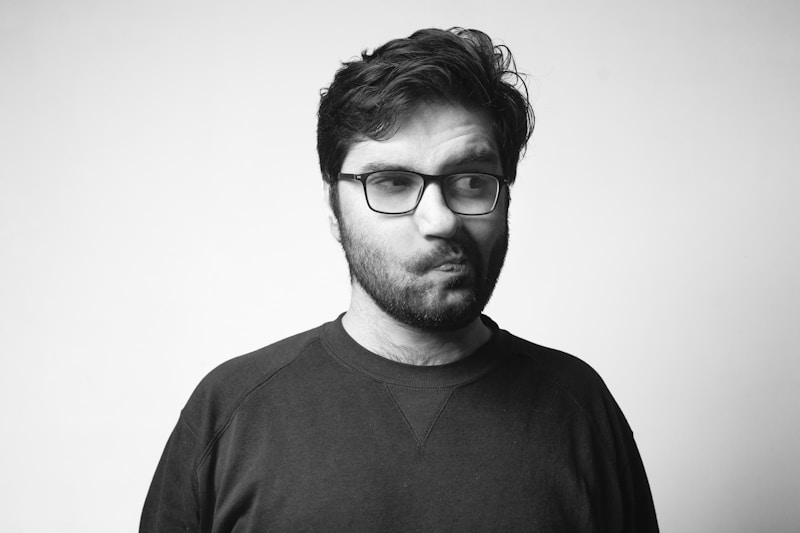 stylish man in fashionable eyeglasses for Melbourne dating