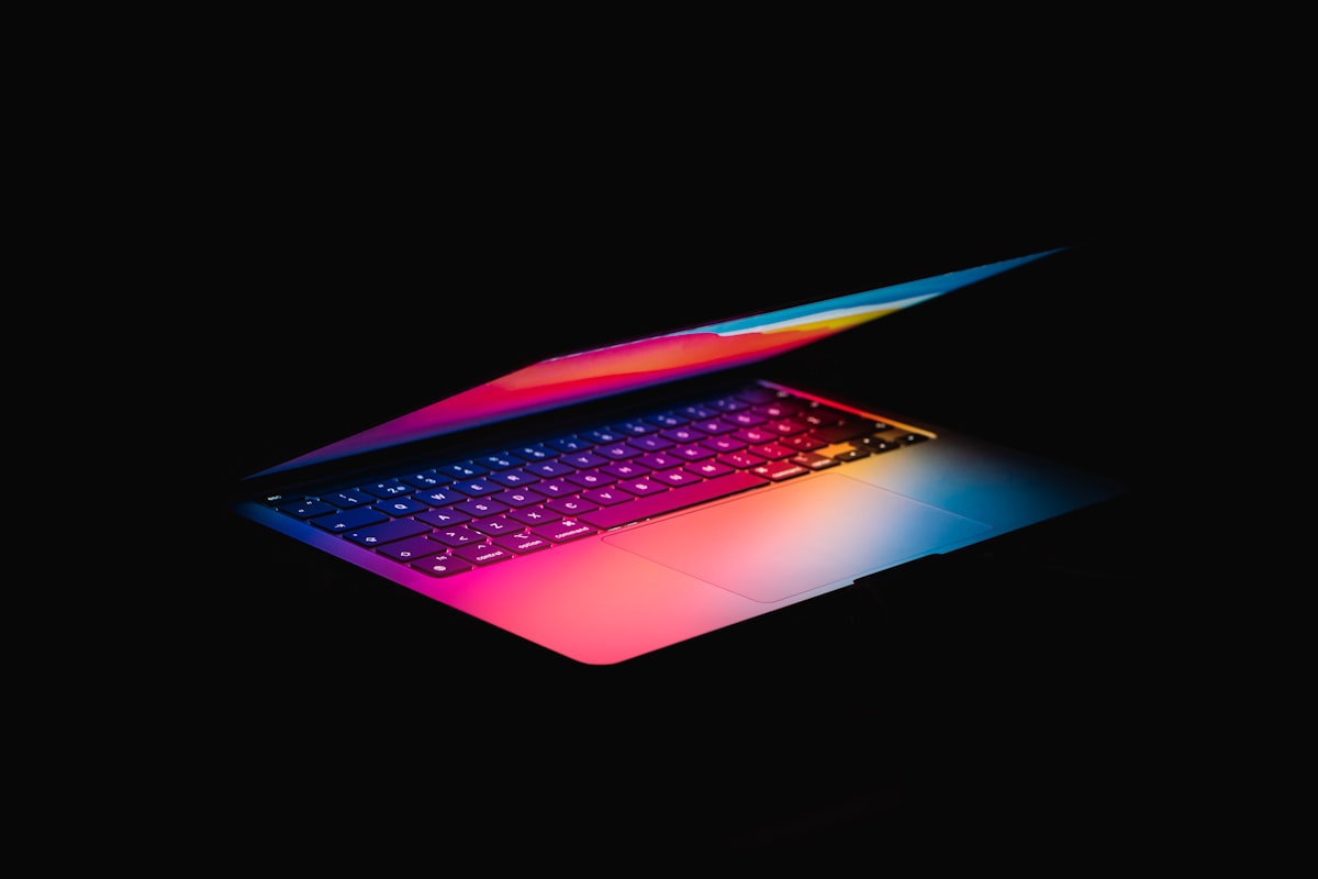 Descubre las 3 mejores alternativas gratuitas a Bartender para gestionar la barra de menú de tu Mac: Ice, Dozer y Hidden Bar. ¡Mejora tu productividad hoy!