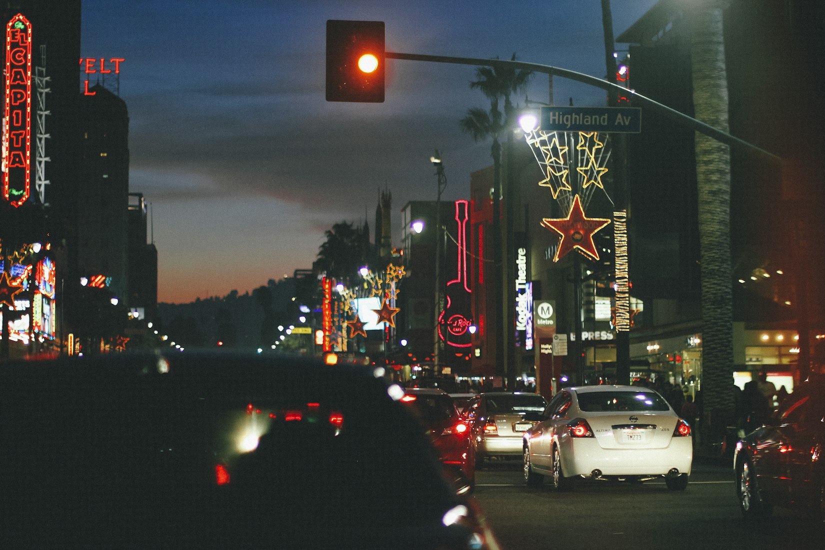 Cars on the road in Los Angeles, California (Gabriel via Unsplash)