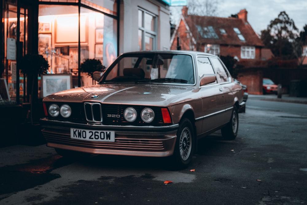 black bmw m 3 parked on street during daytime