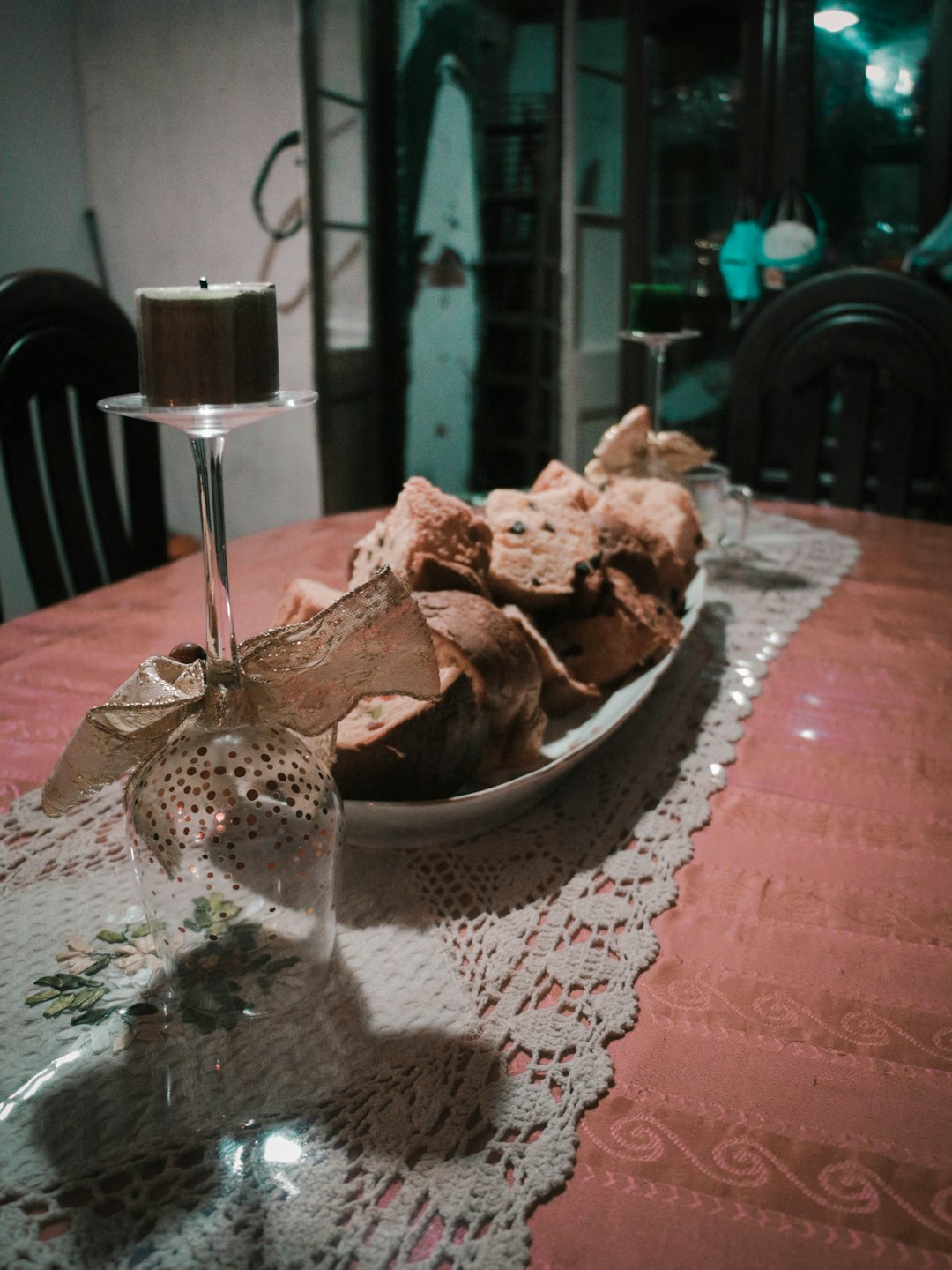 brown bread on black ceramic bowl
