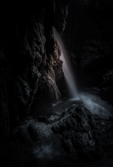 water falls in the middle of rocky mountain