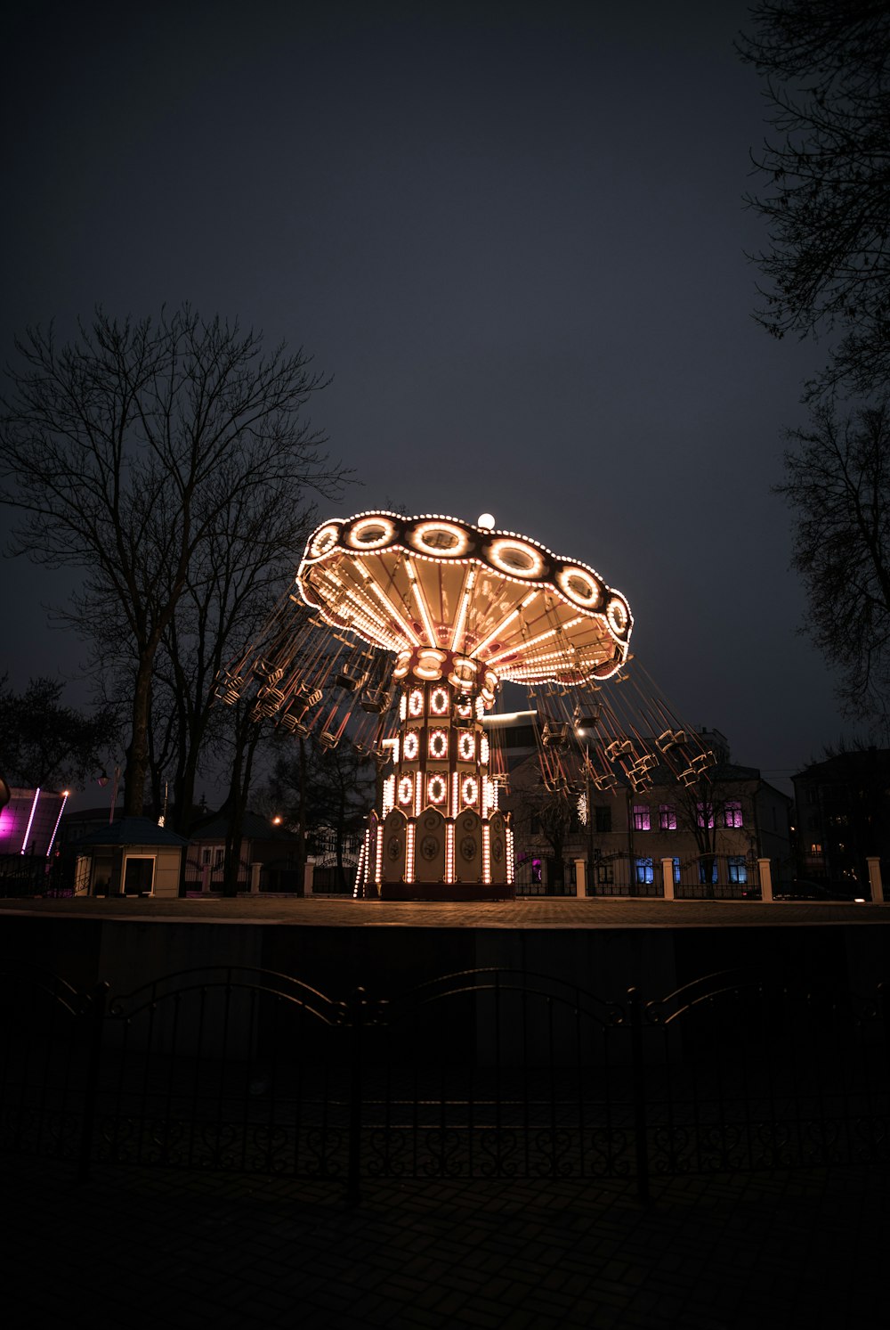 lighted ferris wheel during night time