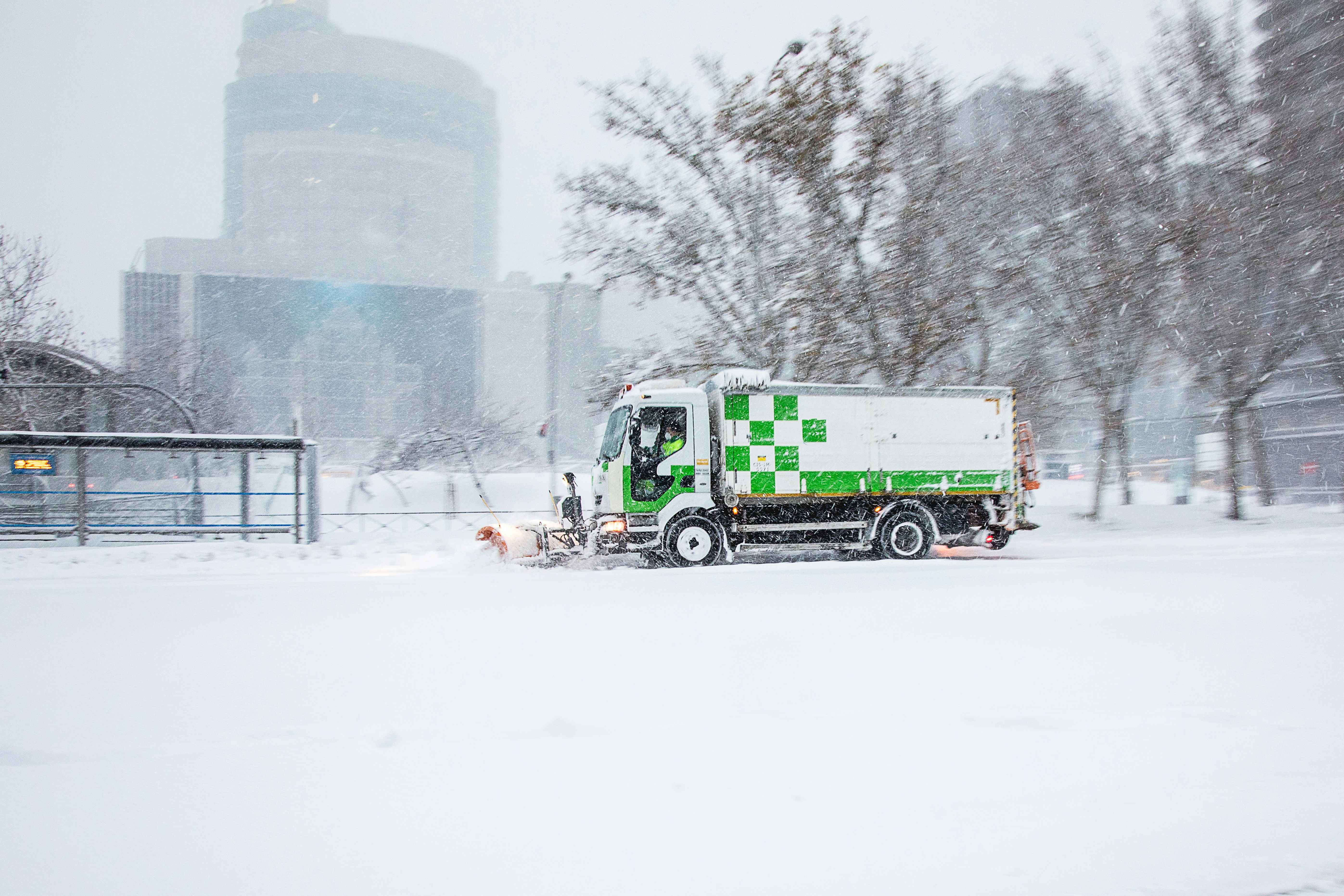 10 Winter Driving Tips for a Hydraulic Mixer Truck