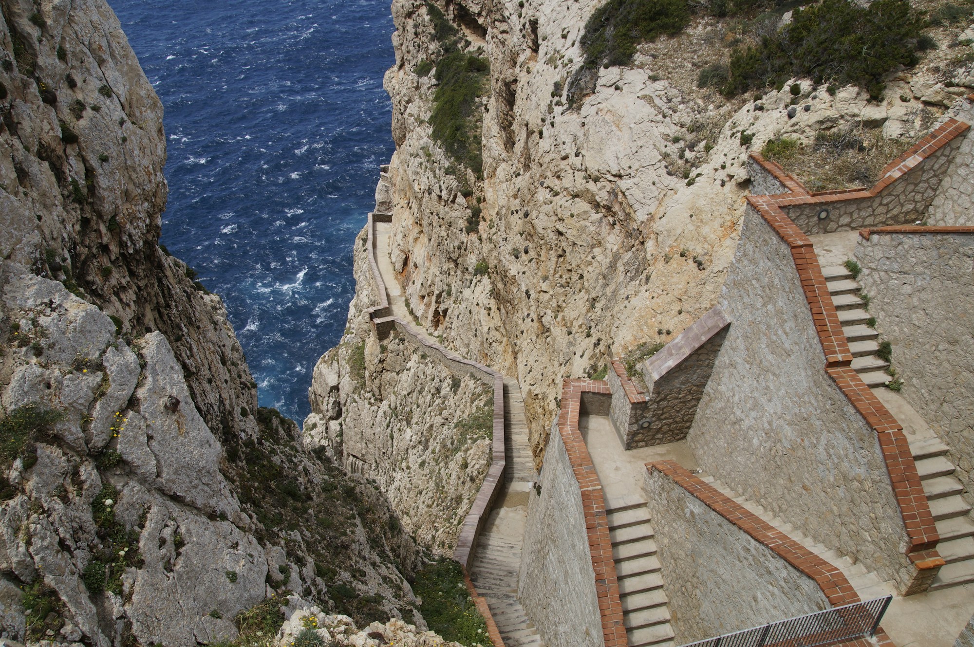 Exploring Alghero's Cuisine: Local Dishes, Restaurants and Recipes