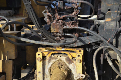 Hydraulic components including pumps and valves displayed with technical diagrams.