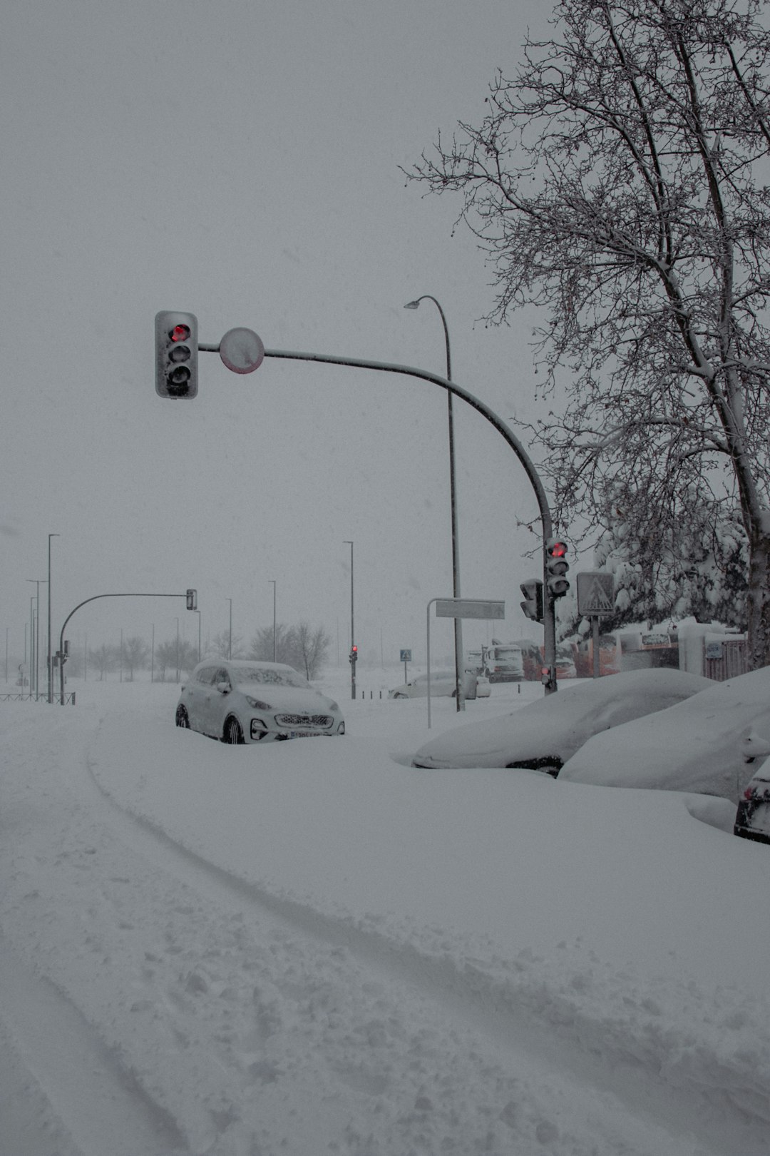 black traffic light on red light during daytime