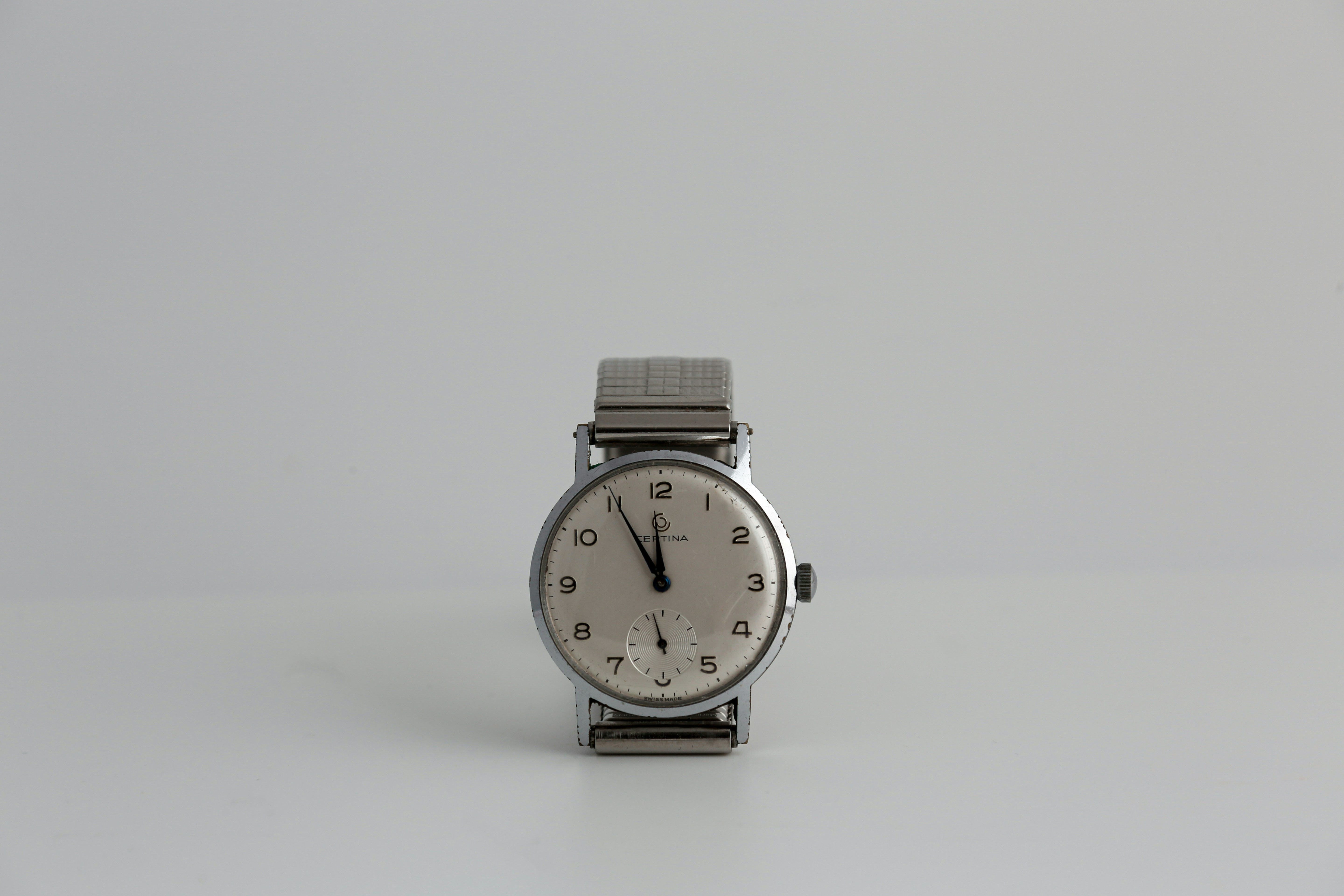 Silver and white analog watch photo – Free Grey Image on Unsplash