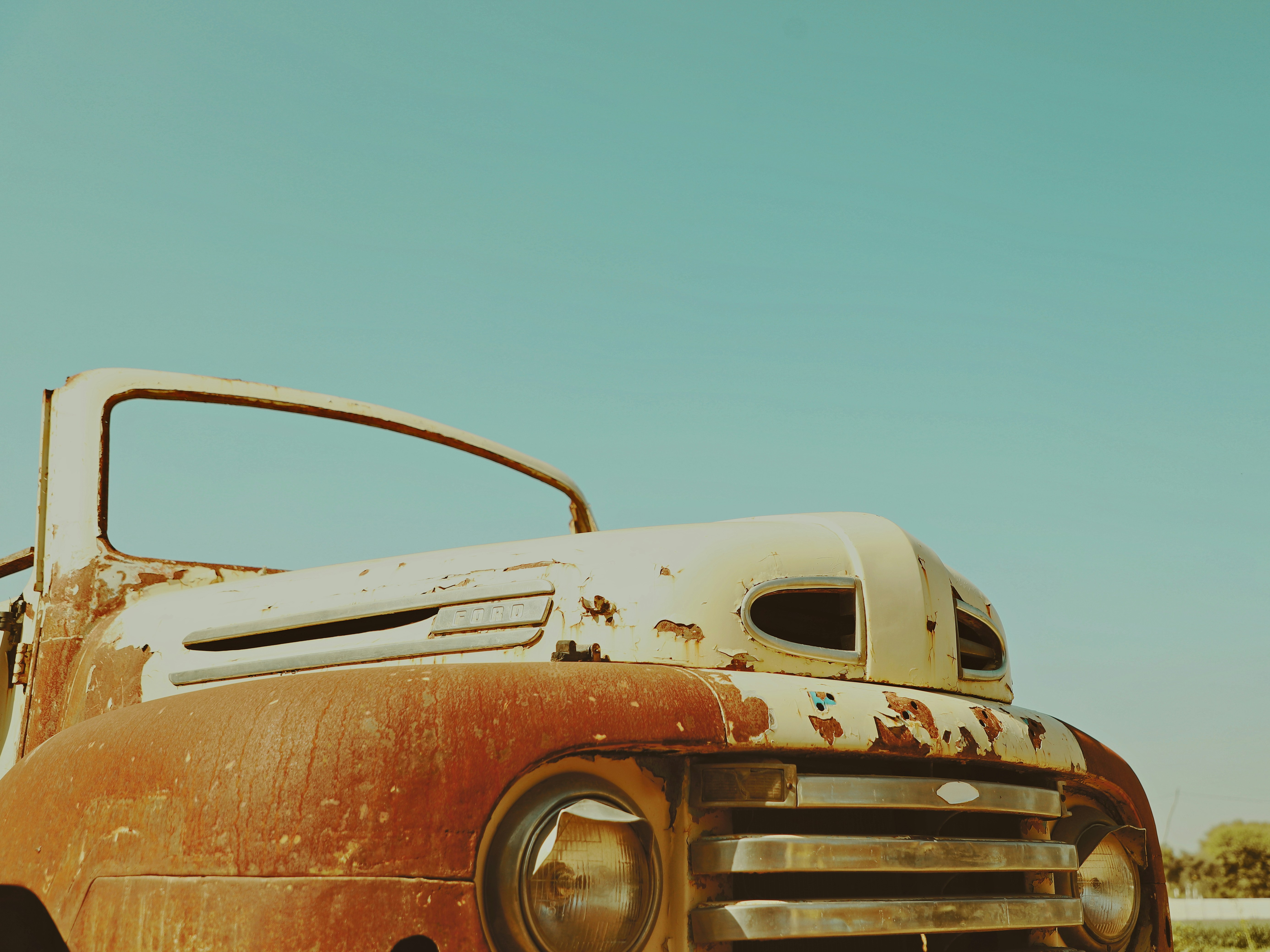 brown car under blue sky during daytime