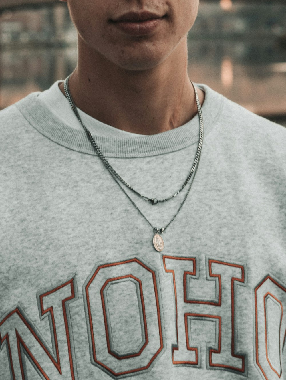 man in gray and red crew neck shirt