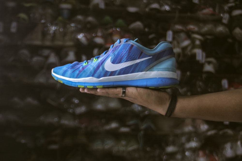 Scarpa da ginnastica Nike blu e bianca