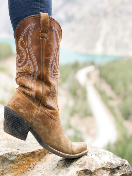 Botas camperas para vestidos: cómo combinarlas