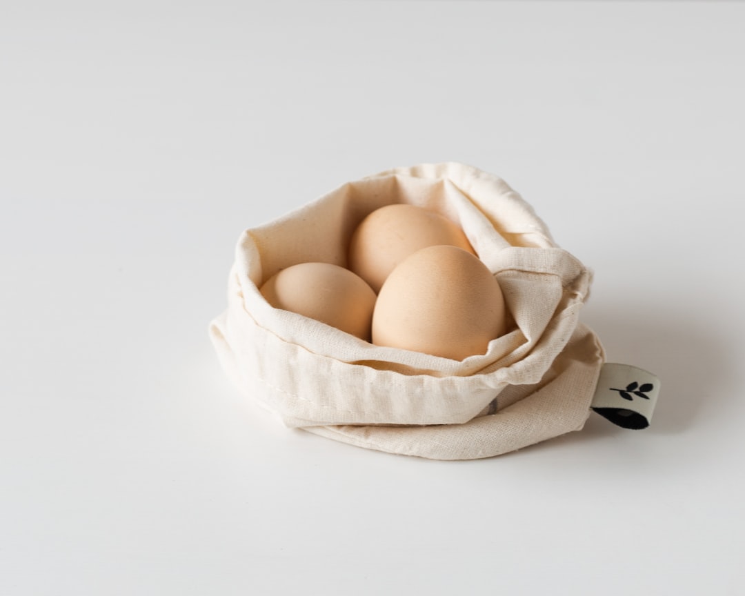 Chicken eggs in reusable bag|600