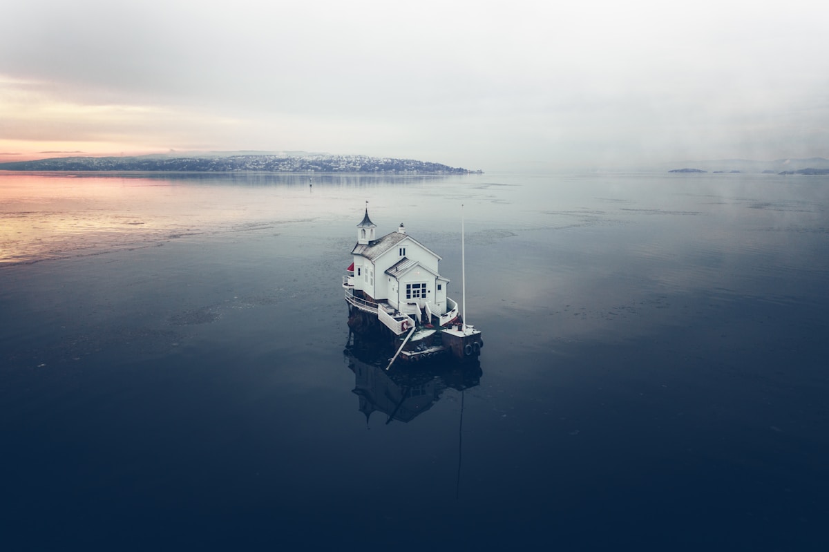A houseboat on a lake