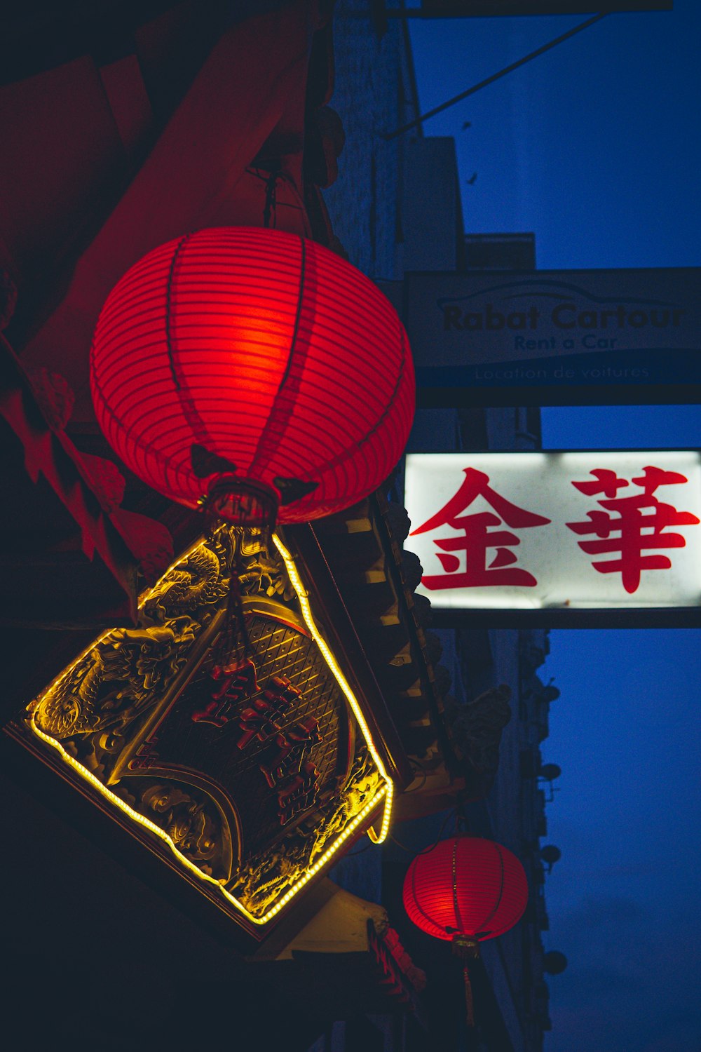 lanterna chinesa vermelha e dourada
