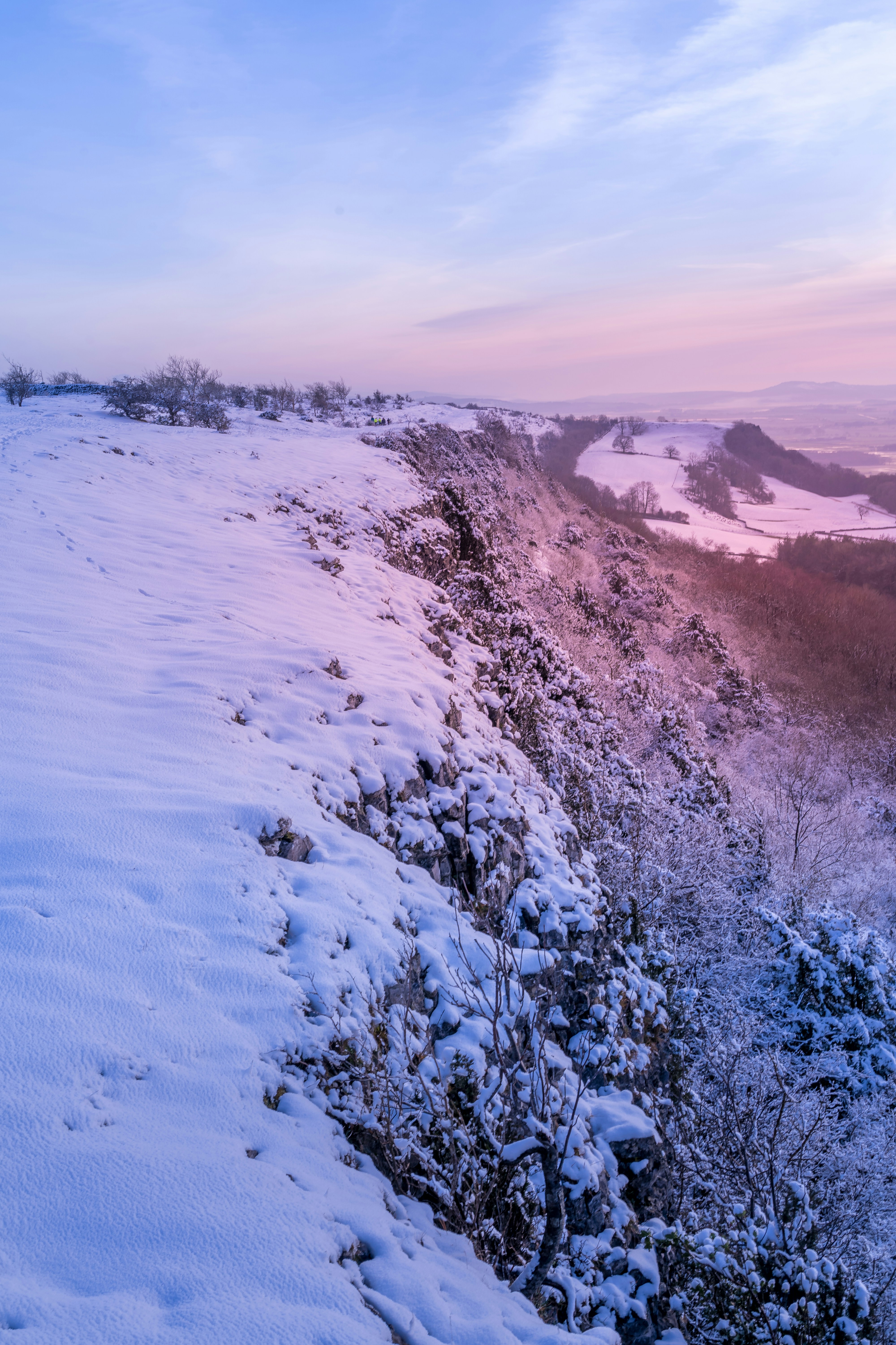 昼間の雪山の写真 Unsplashの無料イギリス写真