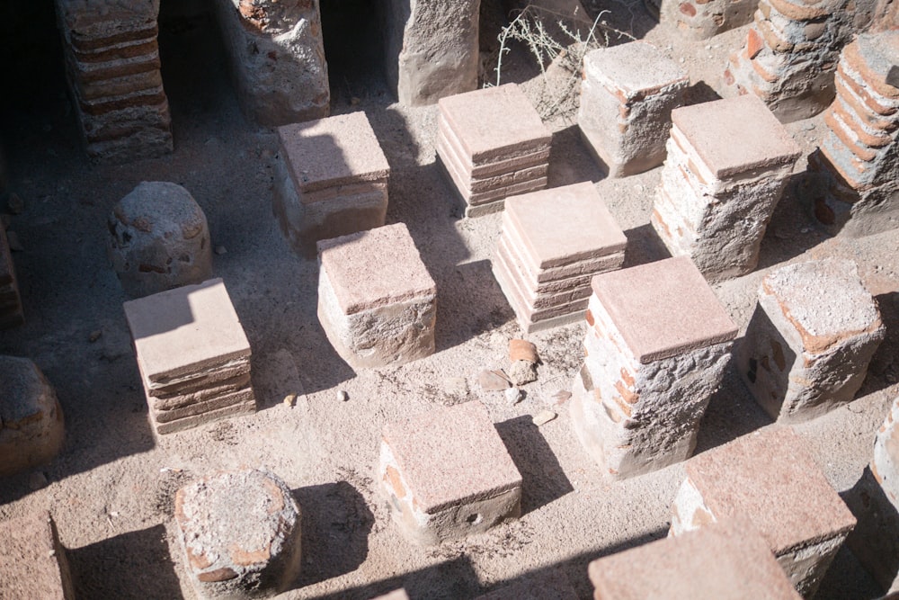 gray and brown stone blocks