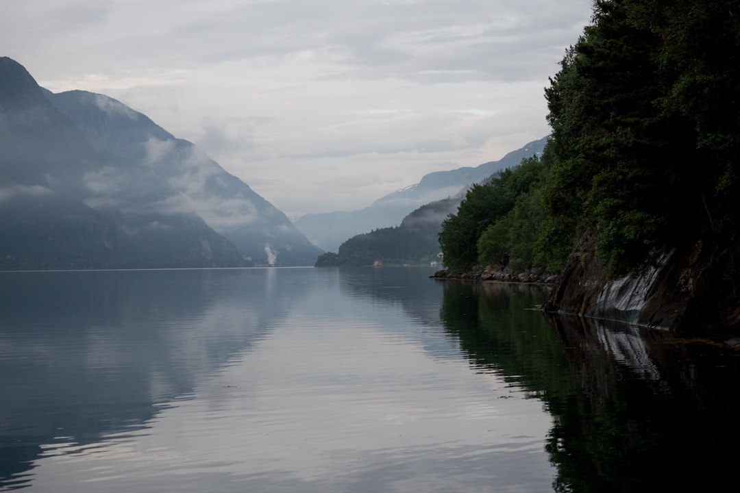Smooth Sailing: Navigating the Differences Between River Cruises an… — Smooth Sailing