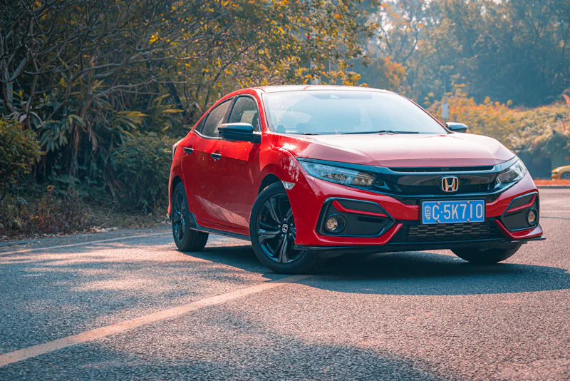 Honda Civic e:HEV 2026 sedán híbrido no enchufable con tecnología de conducción eléctrica avanzada