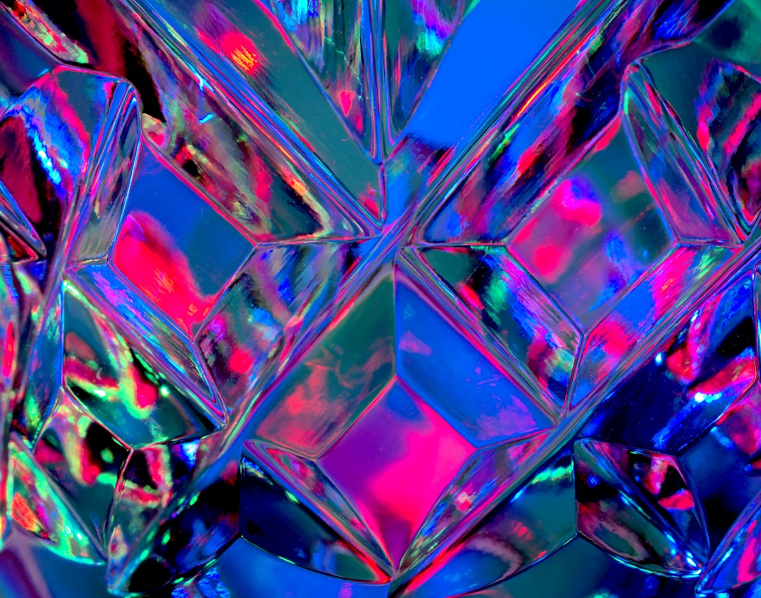 “水晶飾品保養指南：水晶可以碰酒精嗎？正確清潔方法大公開！”