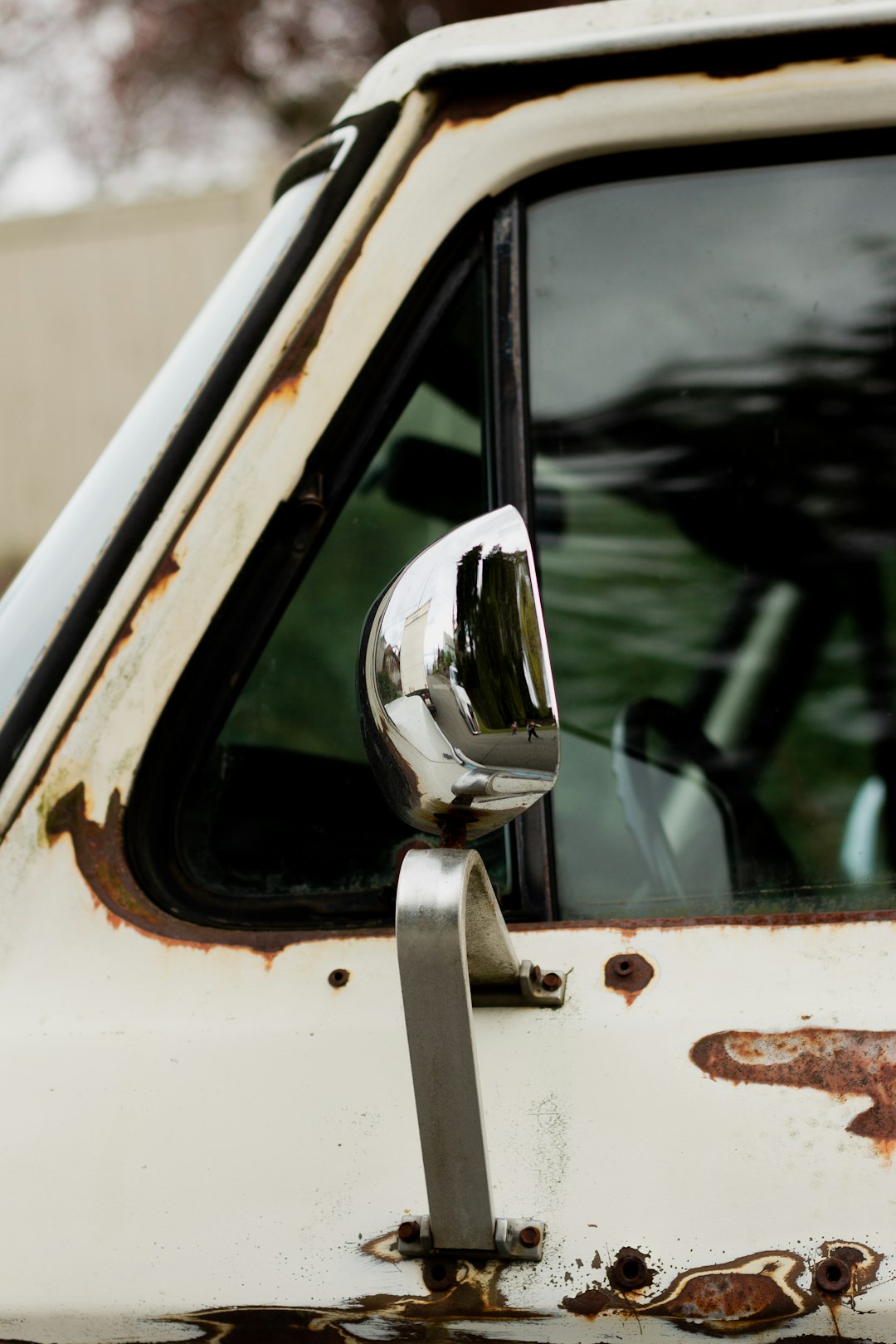 white car with black car door handle